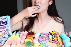 纽约小姐姐吃甜品视频,小姐姐带你探索纽约甜品文化