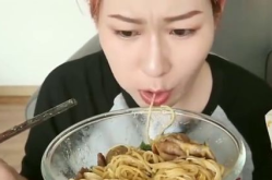 小姐姐吃肥牛火锅声控,小姐姐的美食诱惑