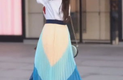 女生裙子里面到底穿了啥,女生裙子里的秘密搭配
