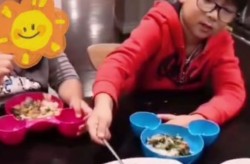 黄晓明约网红秘笈曝光：刷礼品、私聊、约饭背面的真正故事激励热议及马筱梅败诉！黑料再被扒！自己懒理风浪和男朋侪吃大餐！，刘亦菲陈金飞的瓜出后续两人被拍到沿道会餐有谈有笑同框热聊