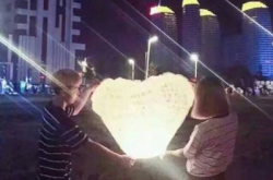 非主流情头一人一张带字,浪漫爱情故事头像集