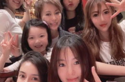 可乐和网吧小姐姐合照,网吧小姐姐甜蜜合影